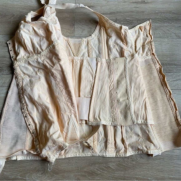 Vintage 1930s corselet girdle | 30s embroidered one piece shapewear Victorian - Picture 11 of 16